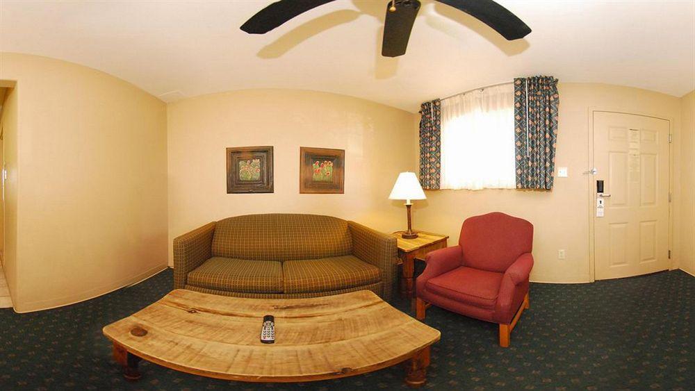 Days Inn & Suites By Wyndham Llano Ngoại thất bức ảnh